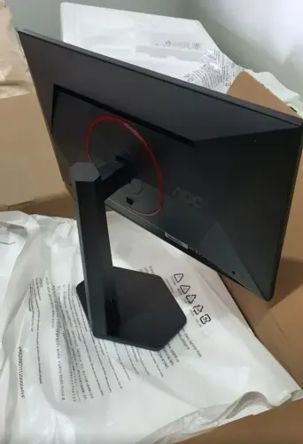 Monitor AOC 24g4 de 180hz 0,5 ms, com 7 meses de uso e em perfeito estado.