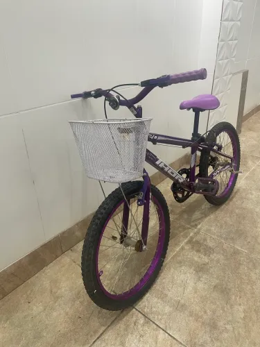 Bicicleta infantil feminina pouco usada 