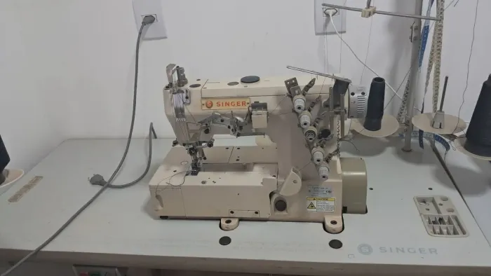 Maquina de costura Galoneira
