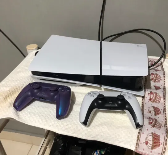 Playstation 5 + 2 jogos + 2 controles