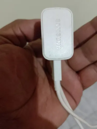 VENDE-SE UM CELULAR A30s com marcas de uso 