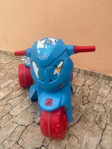 Moto elétrica infantil