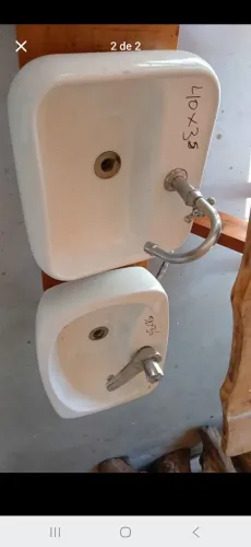 Vendo 2 pias de cerâmica