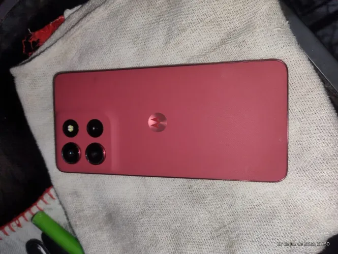 Vendo um motorola G86 com nota fiscal