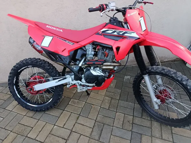 Vendo CRF 230 lotada de acessórios 