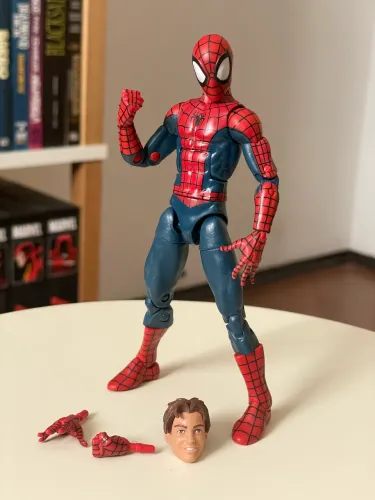 Homem-Aranha Ultimate Marvel Legends - Peter Parker