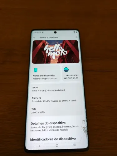 Motorola Edge 50 Fusion com a tela trincada 