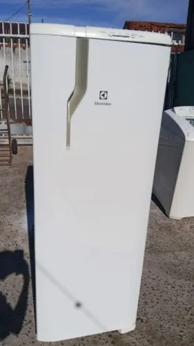 Vendo geladeira Electrolux funcionando perfeitamente