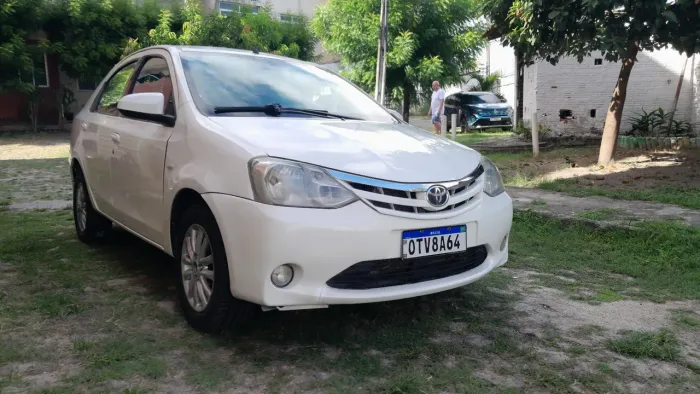Toyota Etios XLS Sedan 1.5 Flex 16V 4P Mec. 2014