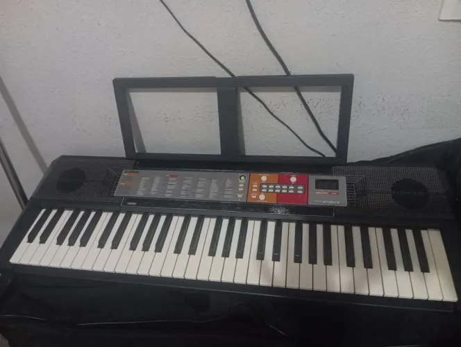Teclado piano yamaha f50 psr com capa e...