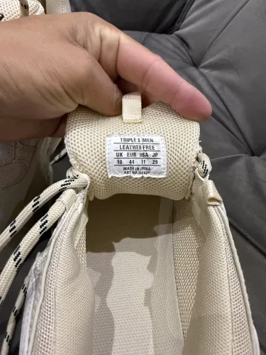 balenciaga triple s clear sole