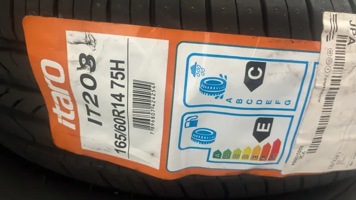 Vendo 4 pneus novos 165/60r 14