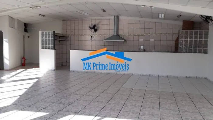 Oportunidade Imperdível: Salões Comerciais em 3 Andares.