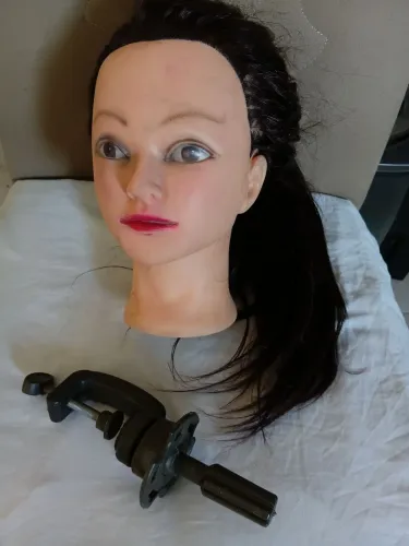 Cabeça de boneca p treino com suporte