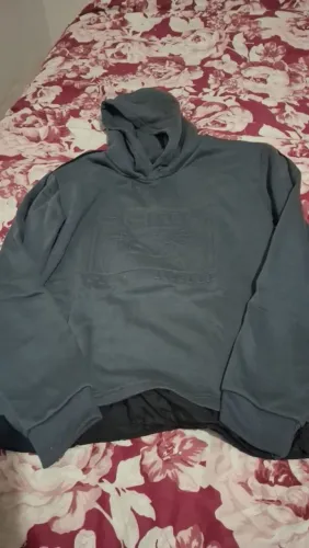 Peças de roupa masculina em ótimo estado