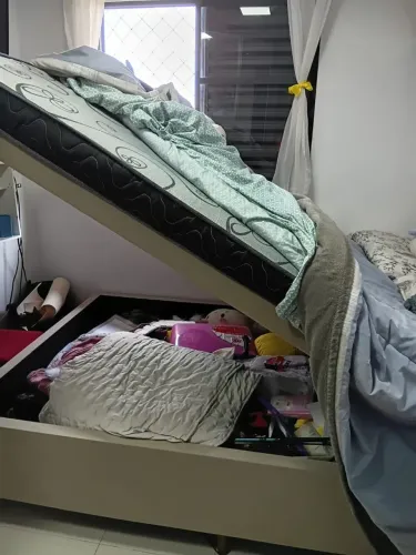 Vendo cama box baú tamanho viuva cor bege