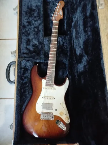 Guitarra Strato SGT