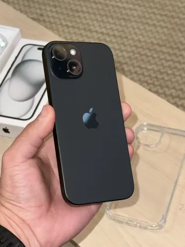 iPhone 15 (100% bateria, na garantia Apple)