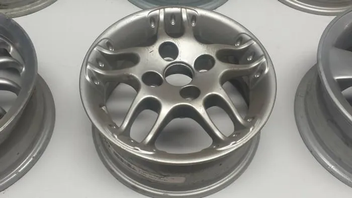 Roda aro 13 Momo Estrela Vazada Prata VW gol 4X100 jogo