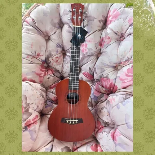 Ukulele Tenor profissional Batking tampo sólido em mogno ñ Kala Shelby Tagima <br>Eagle<br>