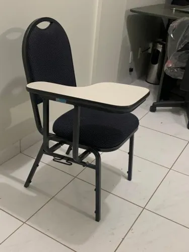 Poltrona com prancheta auditório 