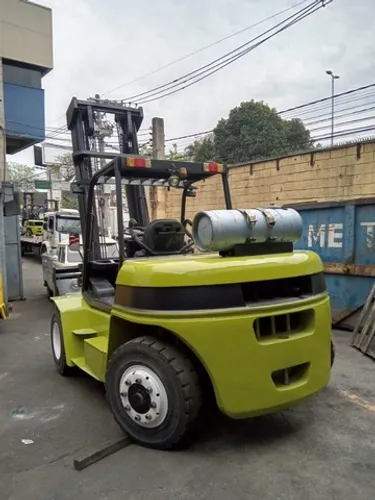 Empilhadeira Clark C70L Capacidade 7.000Kg GLP