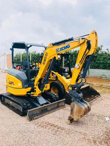 Bobcat locação e terraplanagem 