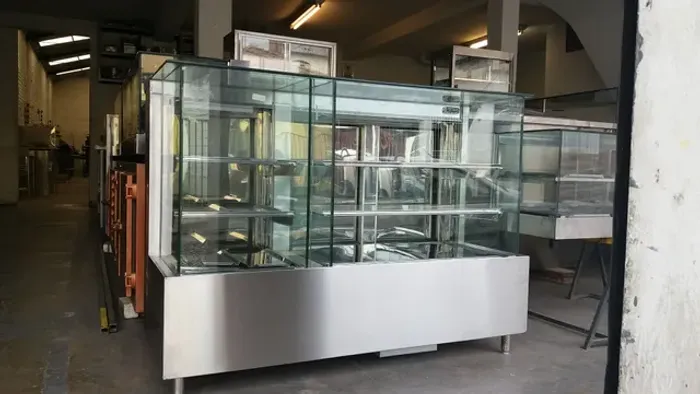 Balcão expositor quente e frio ar forçado. Aço inox. Ótimo estado de conservação!
