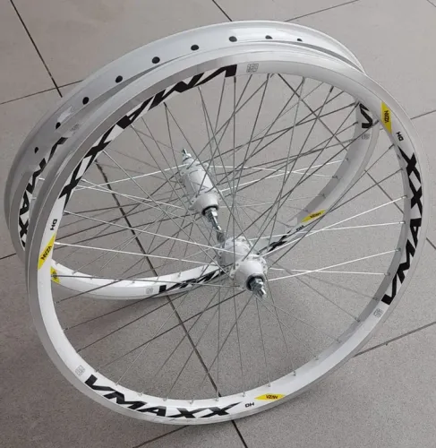 VENDE SE PAR DE RODAS VMAXX  26/VBREAK ?BAIXAMOS O PREÇO ?
