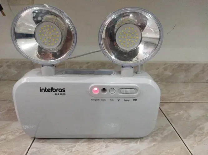 Bloco de iluminação de emergência Intelbras BLA2200 lumens 2 faróis .