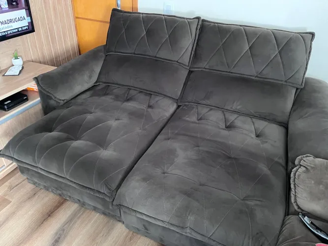 Sofá de Retrátil e Reclinável em veludo preço imperdível!