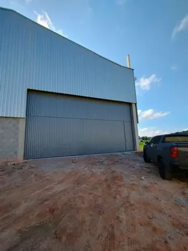 Portões e linha de serralheria industrial 