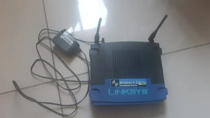 Roteador LinkSYS G 2.4GHZ Wireless modelo conforme foto, funcionando. Retirada a combinar.