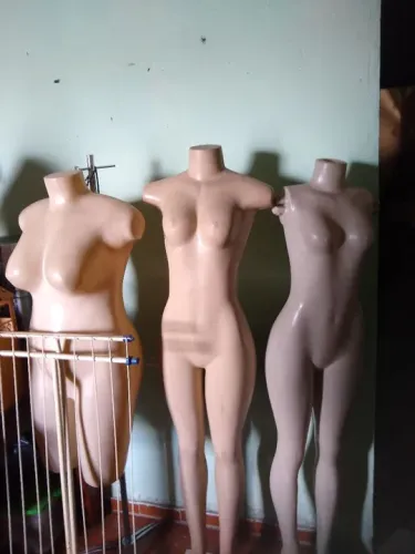Manequim Feminino para Loja de Roupas