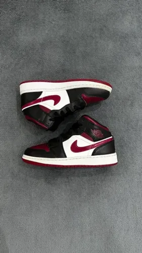 Tênis Nike Air Jordan 1 Mid Bred Toe Original