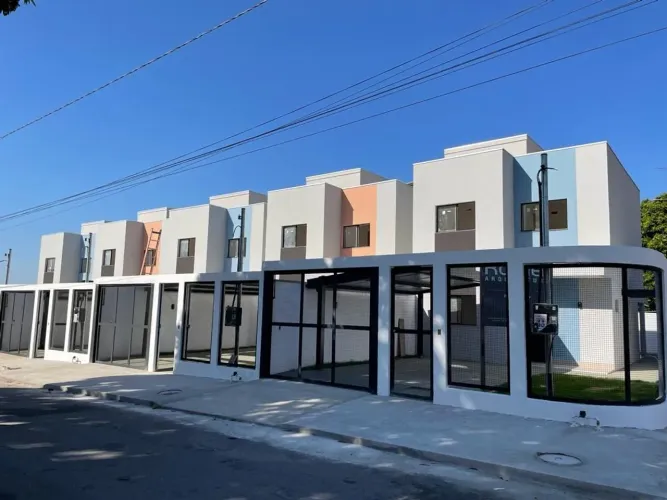 Sobrado a venda com 3/4 sendo 1 suíte no bairro Jardim Tropical em Cuiabá MT 