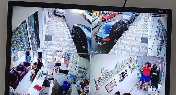 Câmeras de segurança completo com gravador cabeado Intelbras 