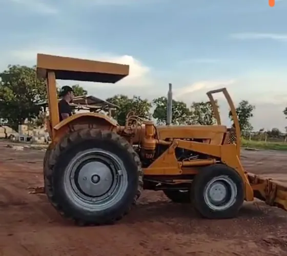 Trator CBT 1105. 65 mil. Troca.