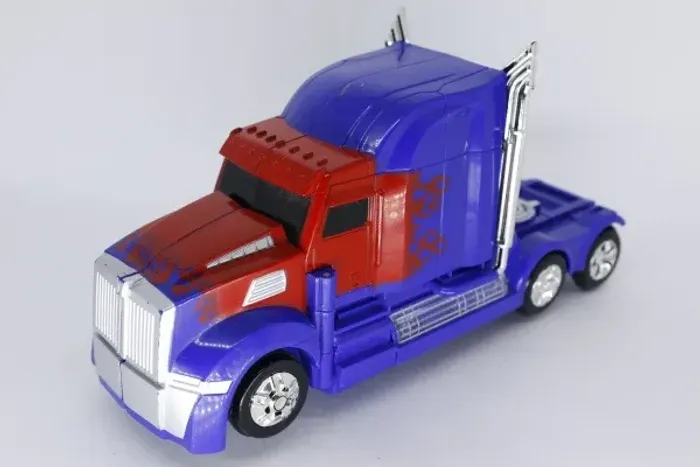 Caminhão Optimus Prime Transformes, Bate Volta Vira Robô