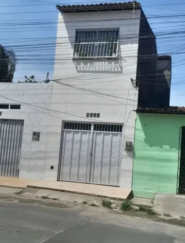 Vende-se esta excelente casa dúplex. 