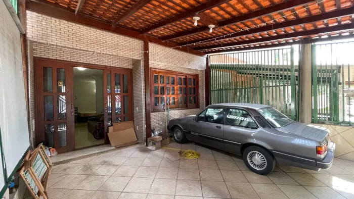 VENDO CASA NA AVENIDA CENTRAL NUCLEO BANDEIRANTE BLOCO 11