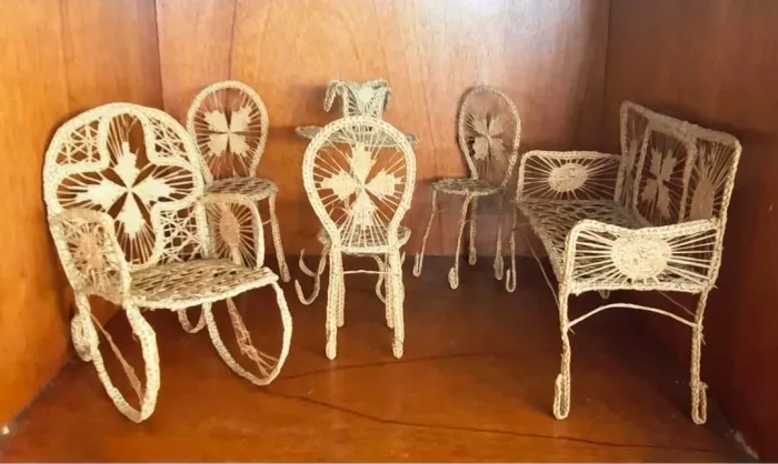 Conjunto De Móveis Vintage Miniatura Em Fibra Natural