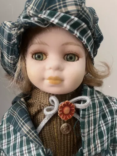 Boneca de porcelana
