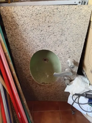 Pia para banheiro de granito MED 99 X 55
