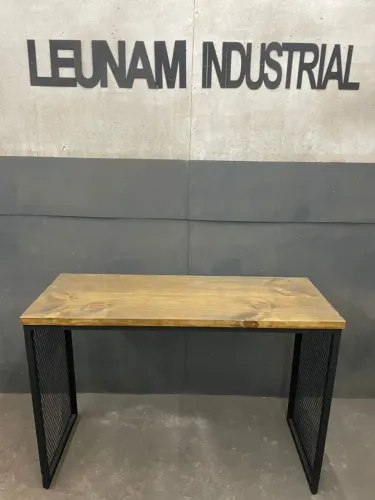 Mesa Alta Industrial com Tela Metálica (Design Exclusivo)