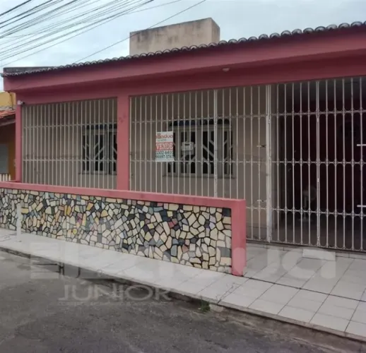 Casa à Venda no Conj. Jardim Baiano