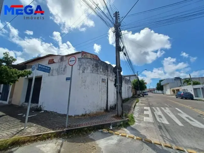 Casa comercial de no bairro Cambeba - Fortaleza, Ce