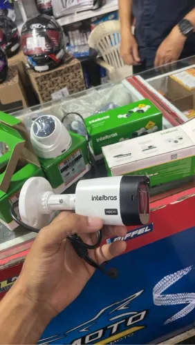 Fechadura eletrônica, câmeras, motor de portão, cerca elétrica