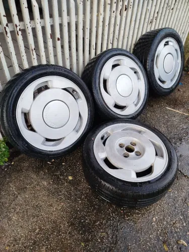 Vendo Jogo de Rodas Orbital Aro 15 com pneus perfil baixo 