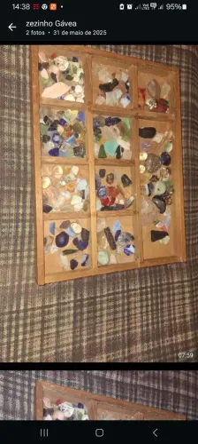 Caixa Decorativa com Pedras e Vidros Coloridos